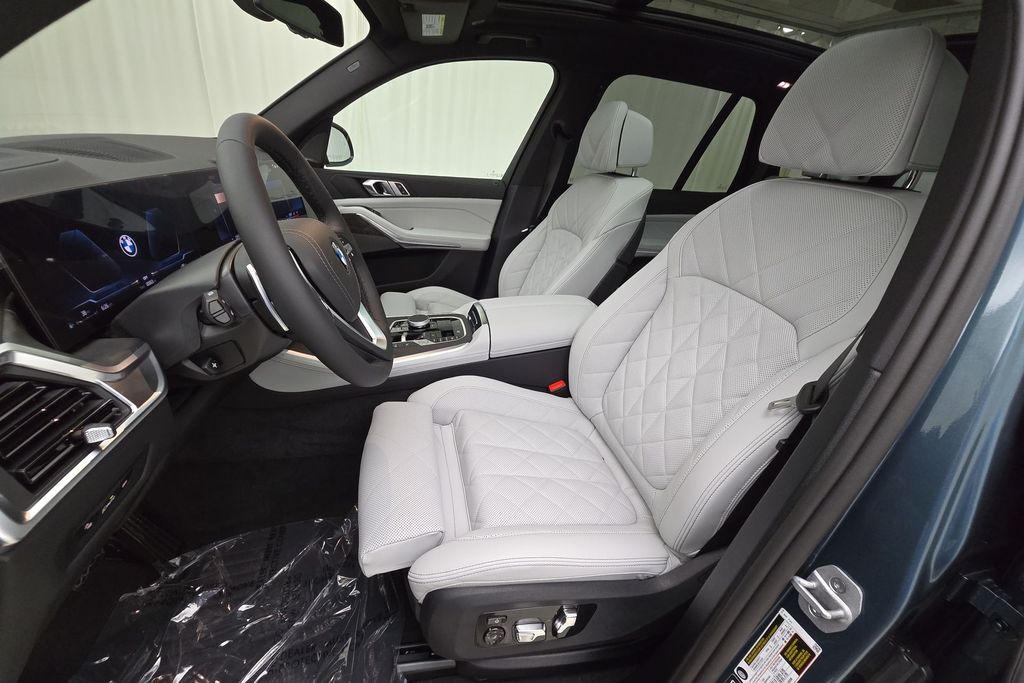 Vehicle image 15 of 31
