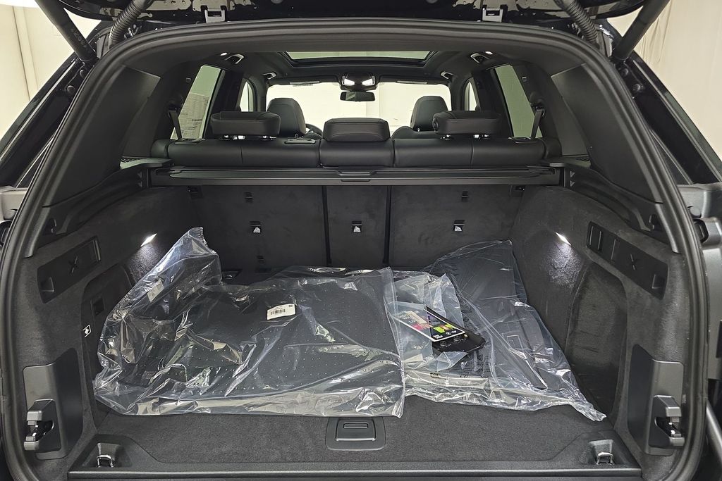 Vehicle image 28 of 31