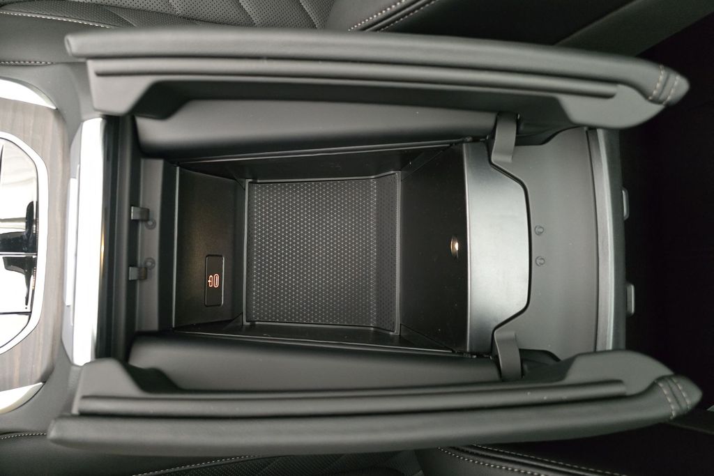 Vehicle image 22 of 31
