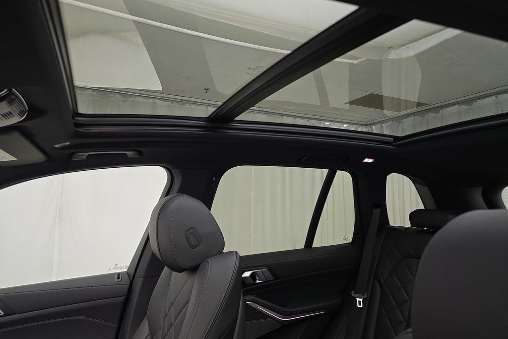 Vehicle image 23 of 31