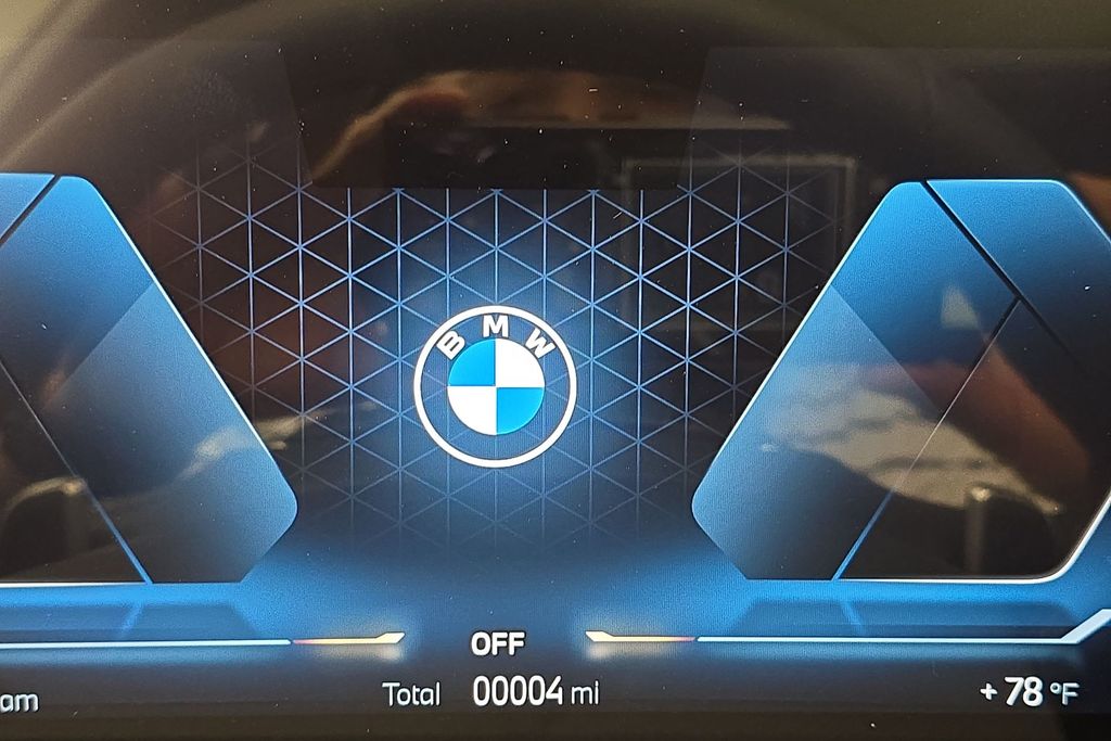 Vehicle image 16 of 31