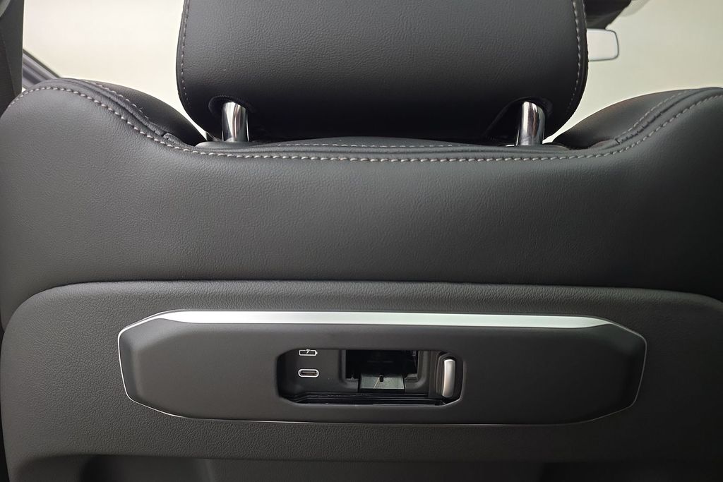 Vehicle image 26 of 31