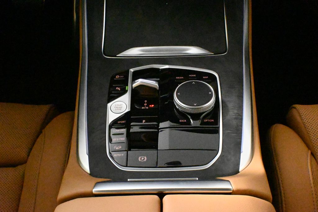 Vehicle image 26 of 45