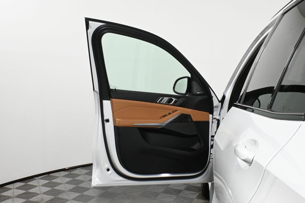 Vehicle image 15 of 45