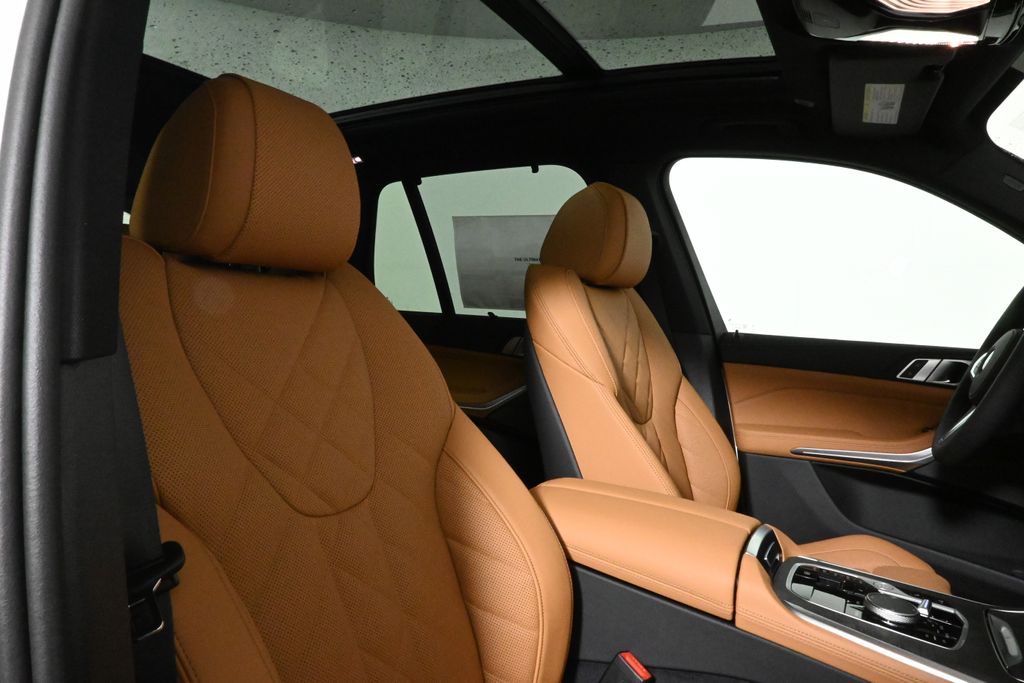 Vehicle image 11 of 45