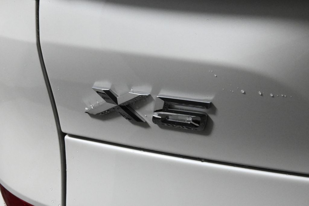 Vehicle image 31 of 45