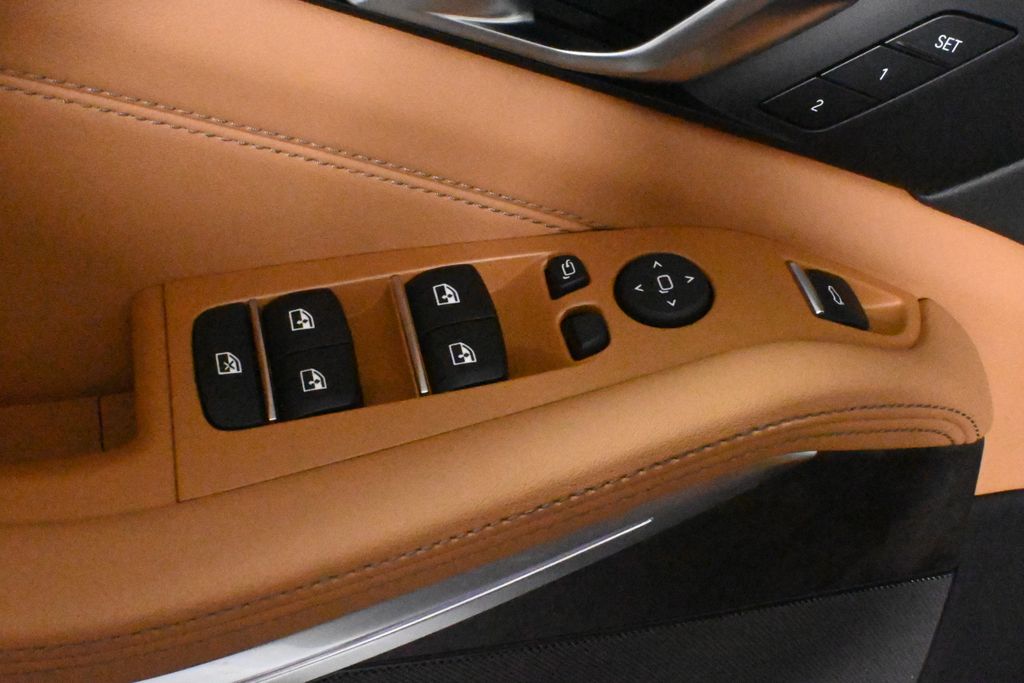 Vehicle image 33 of 45
