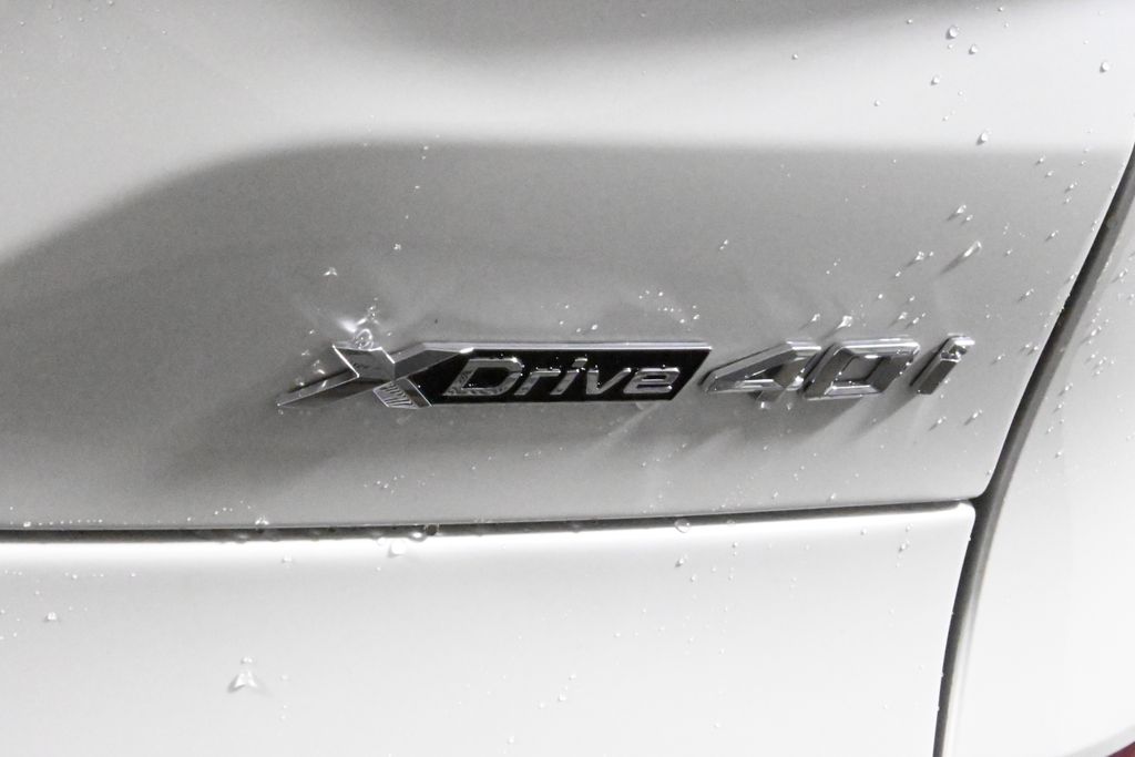 Vehicle image 32 of 45