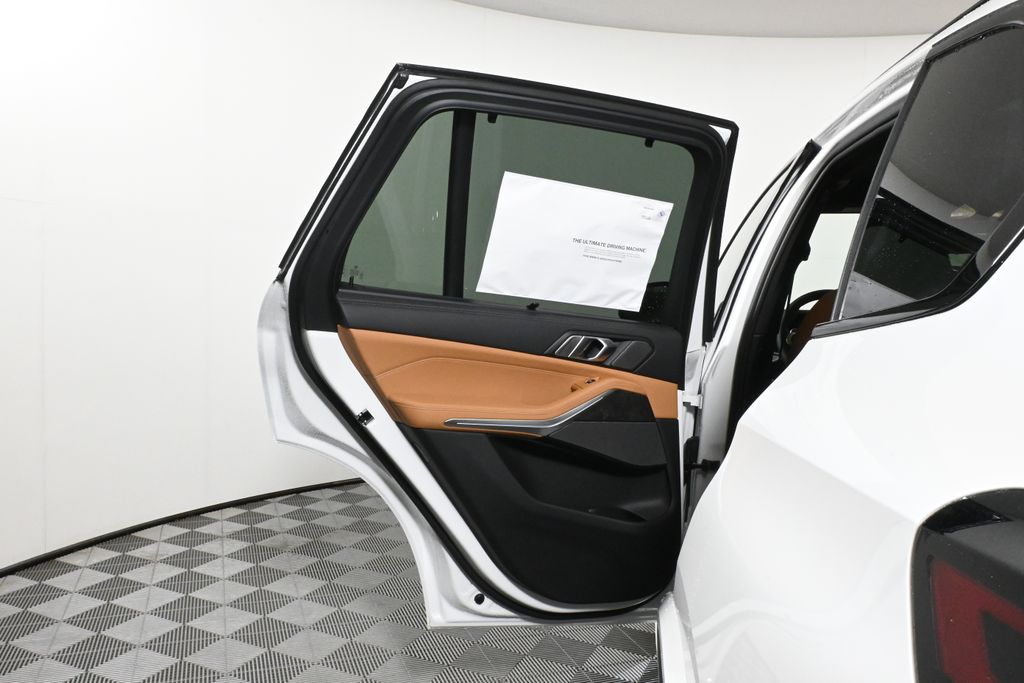 Vehicle image 41 of 45