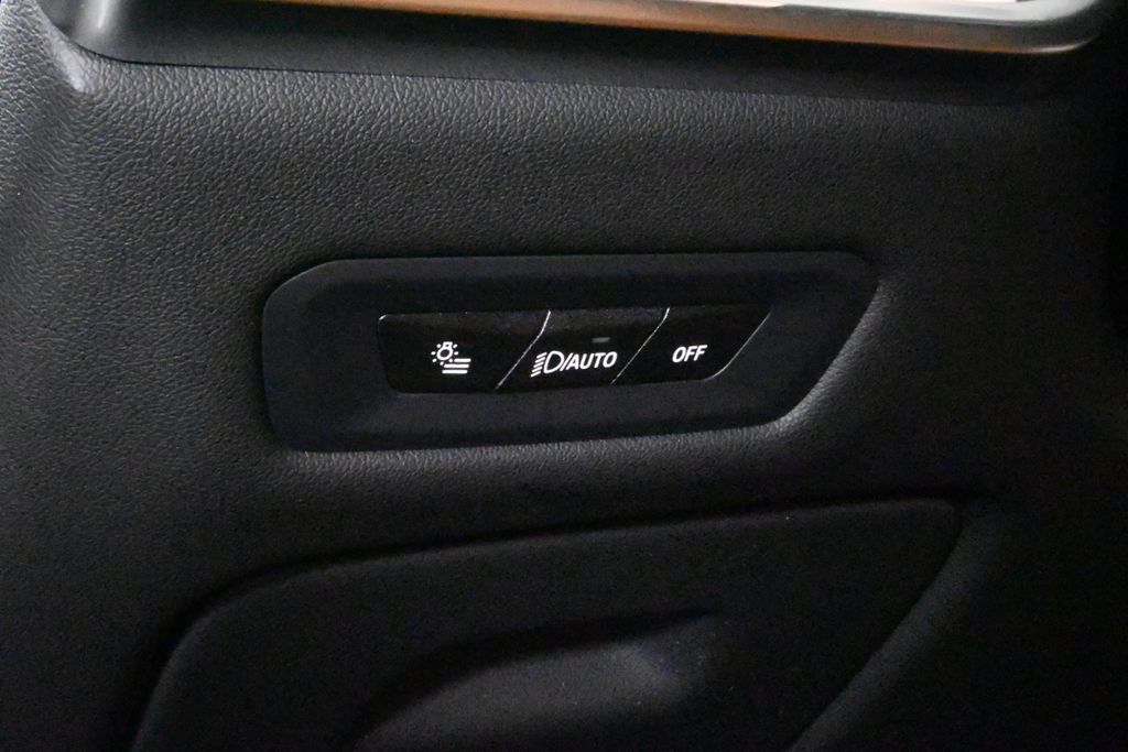 Vehicle image 27 of 45