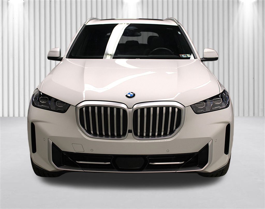 2026 BMW X5 xDrive40i Image 2 of 45