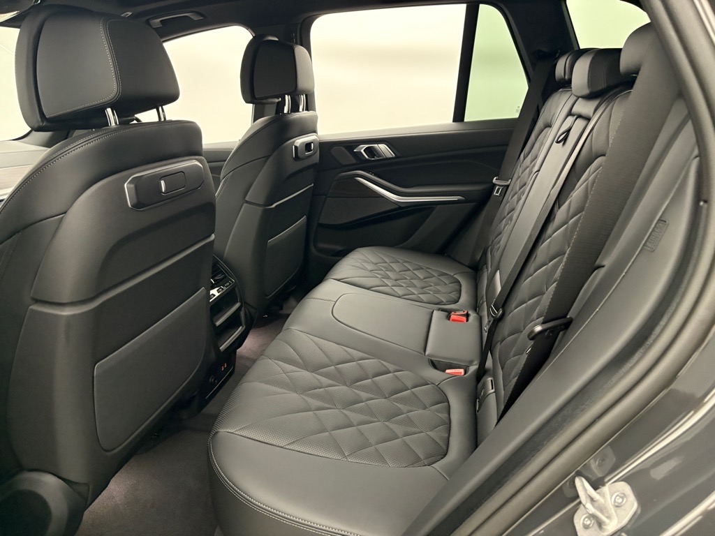 Vehicle image 5 of 7