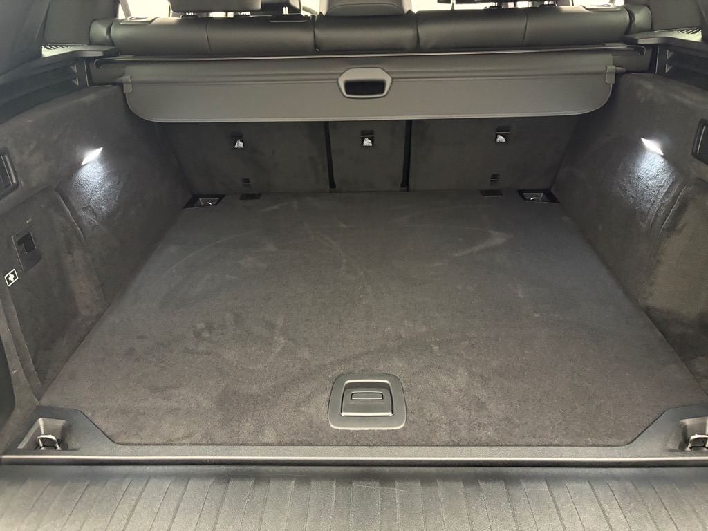 Vehicle image 4 of 7