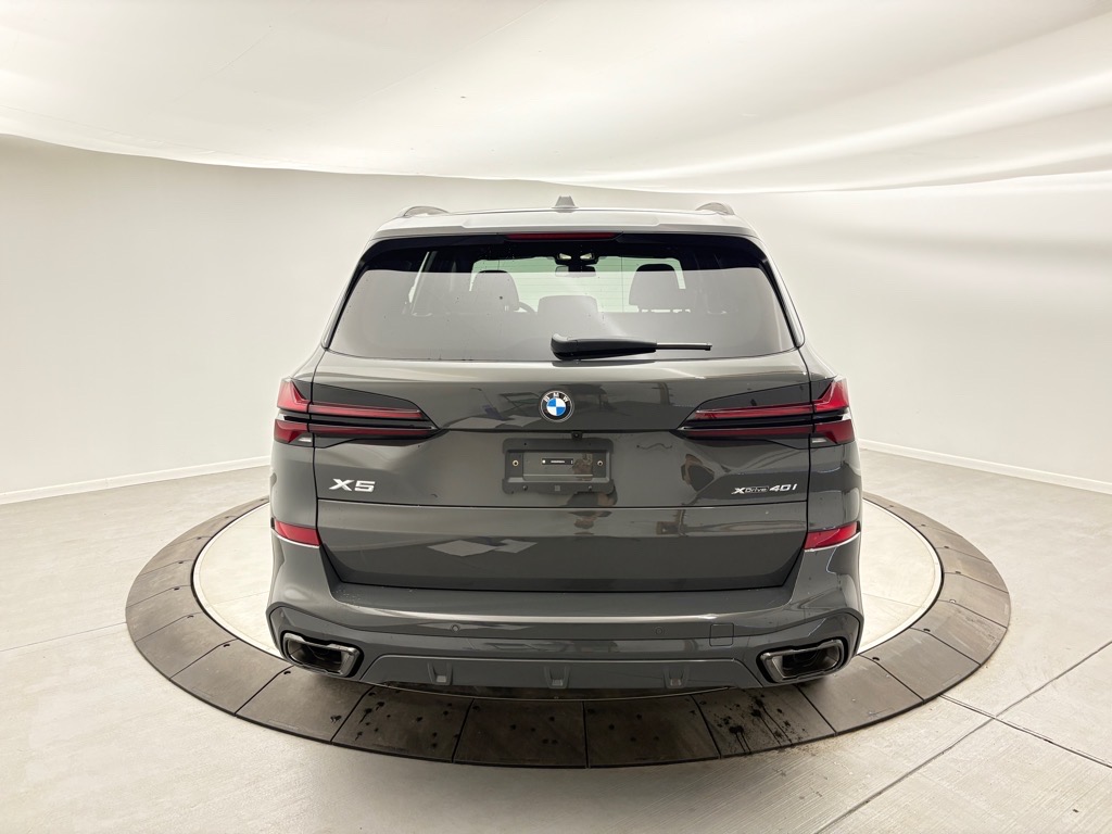 Vehicle image 3 of 7