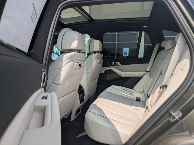 Vehicle image 25 of 38