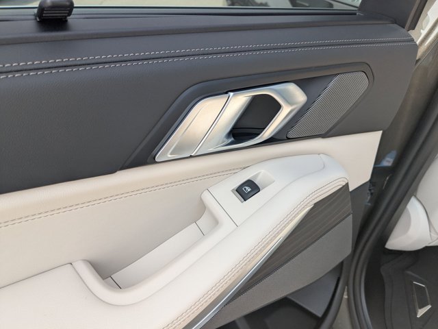Vehicle image 24 of 38