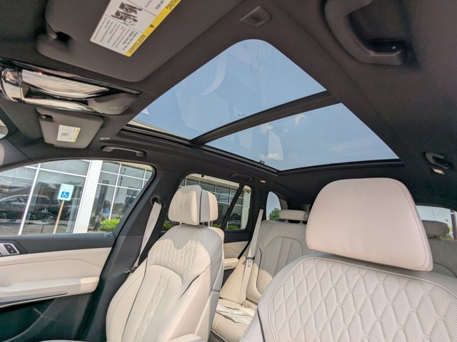 Vehicle image 21 of 38