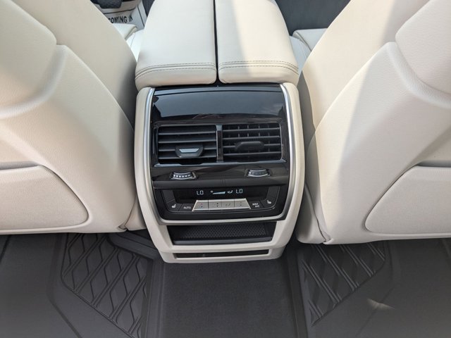 Vehicle image 27 of 38