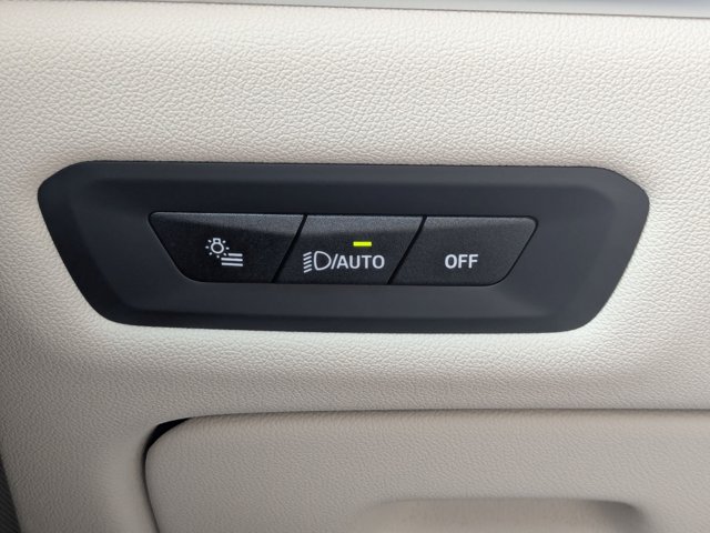Vehicle image 20 of 38