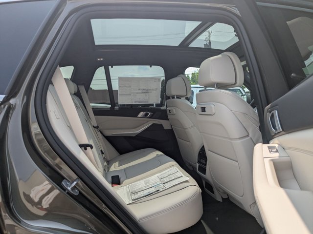 Vehicle image 32 of 38