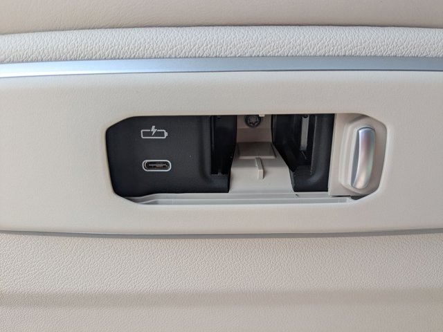 Vehicle image 26 of 38