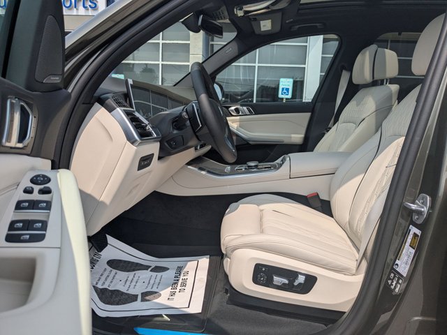 Vehicle image 22 of 38