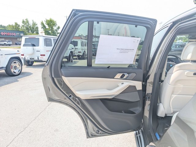 Vehicle image 23 of 38