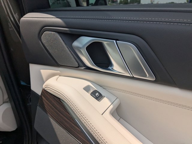 Vehicle image 31 of 38