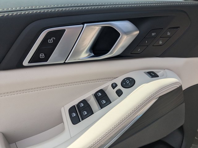 Vehicle image 11 of 38