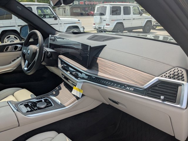 Vehicle image 37 of 38