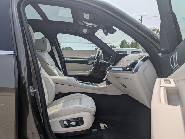 Vehicle image 36 of 38