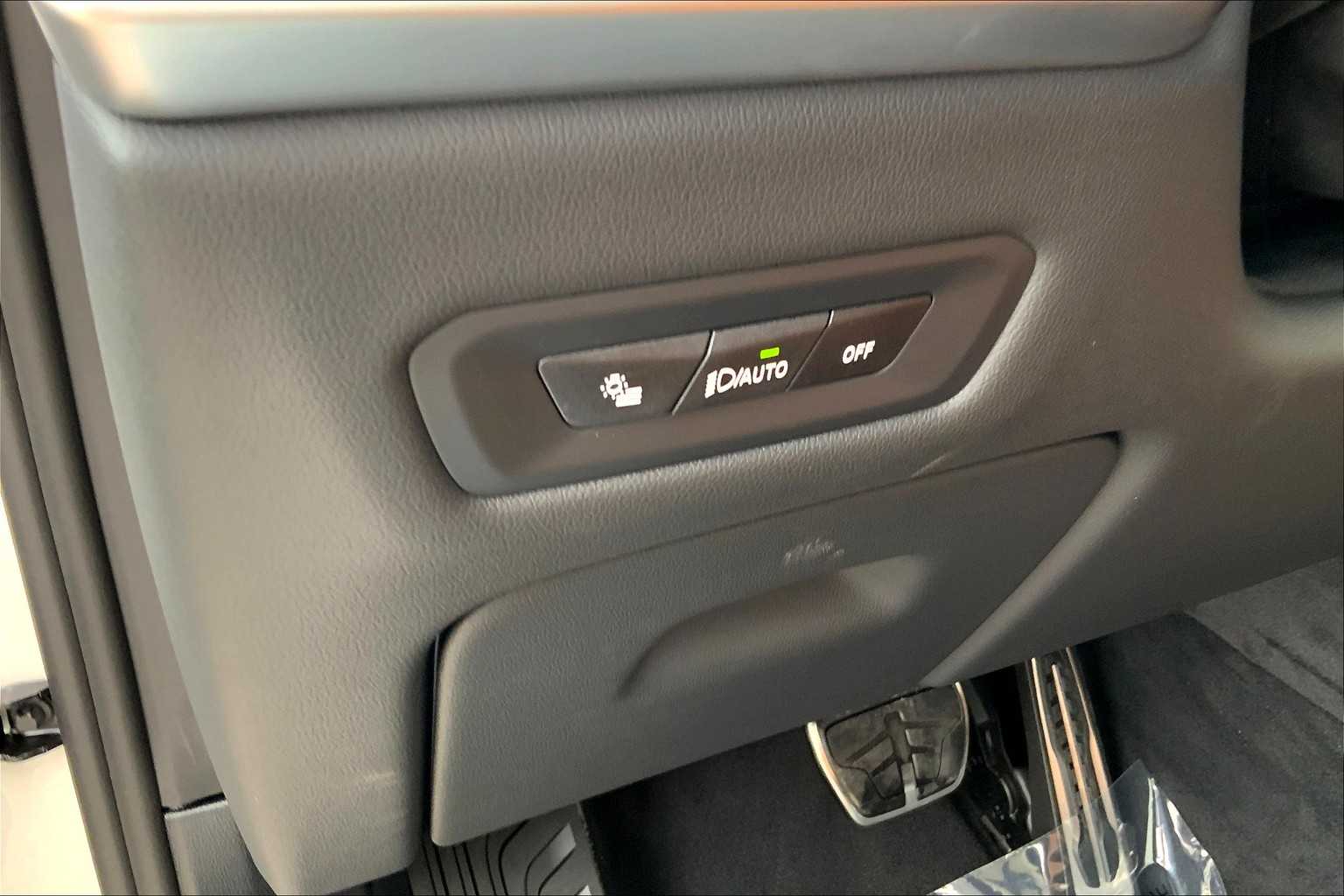 Vehicle image 16 of 20