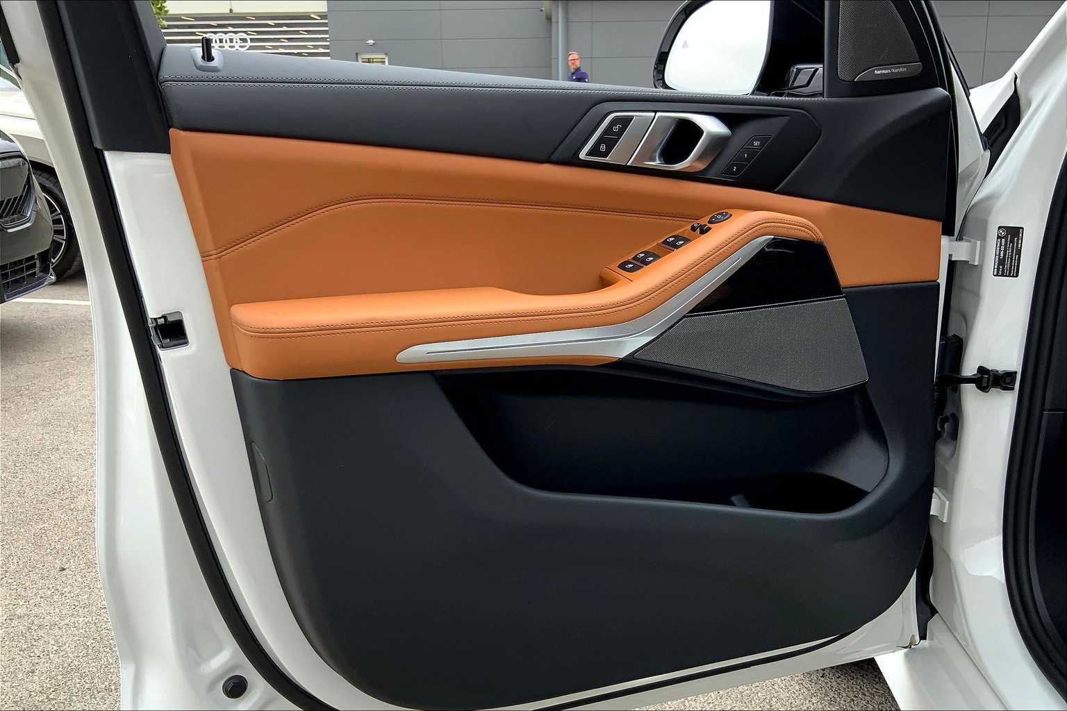 Vehicle image 11 of 20