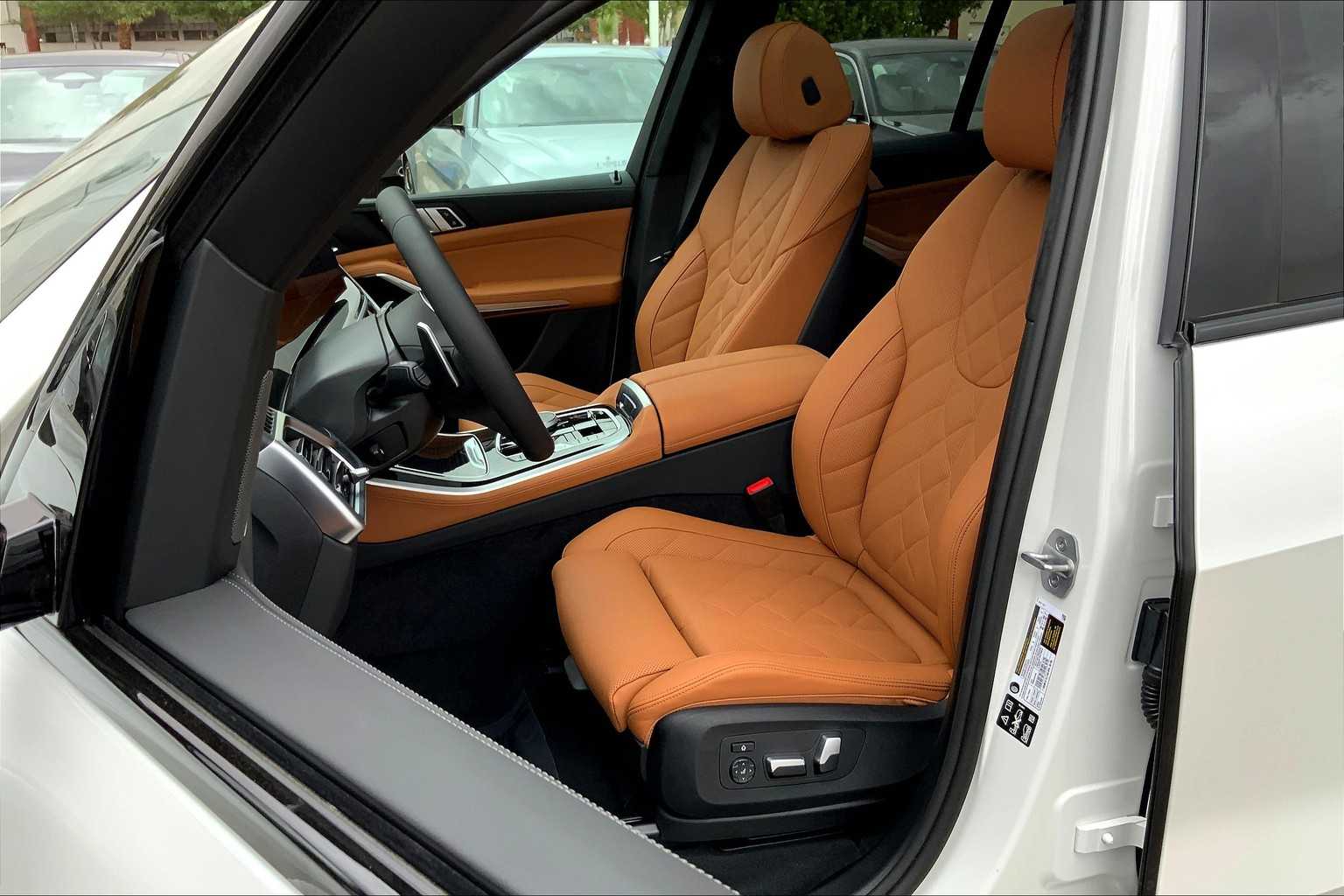 Vehicle image 10 of 20