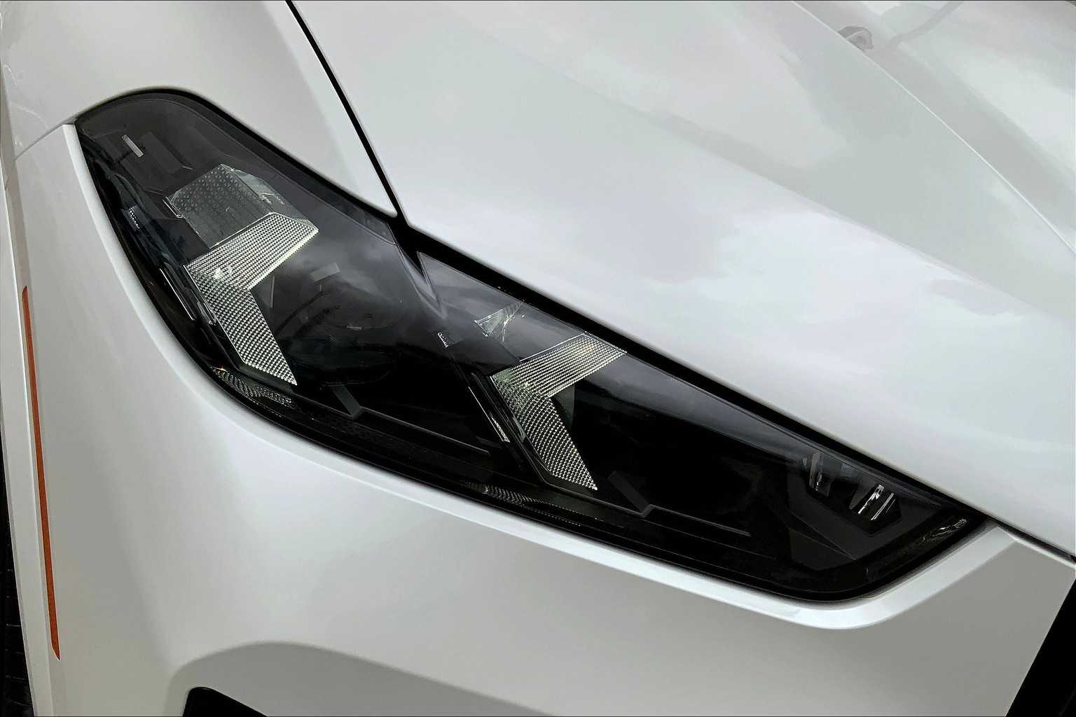 Vehicle image 13 of 20