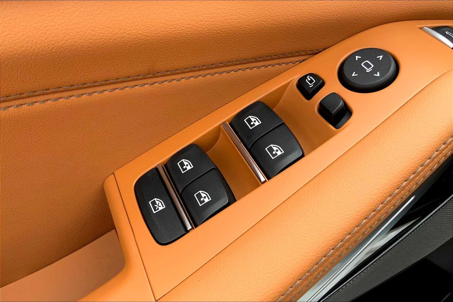 Vehicle image 18 of 20