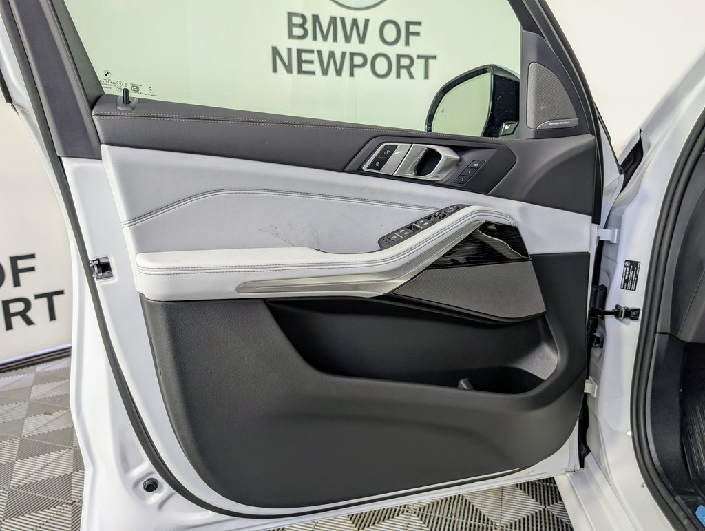 Vehicle image 21 of 58