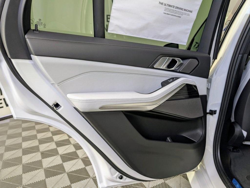Vehicle image 19 of 58