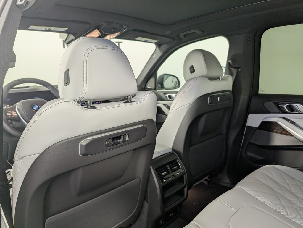Vehicle image 18 of 58