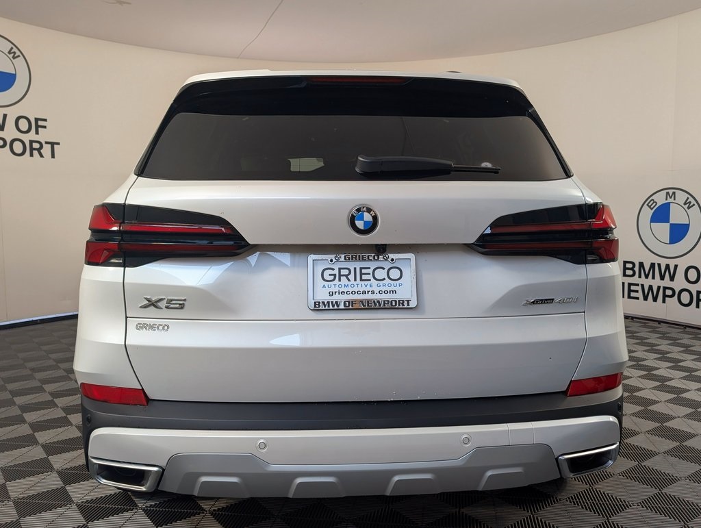 Vehicle image 6 of 58
