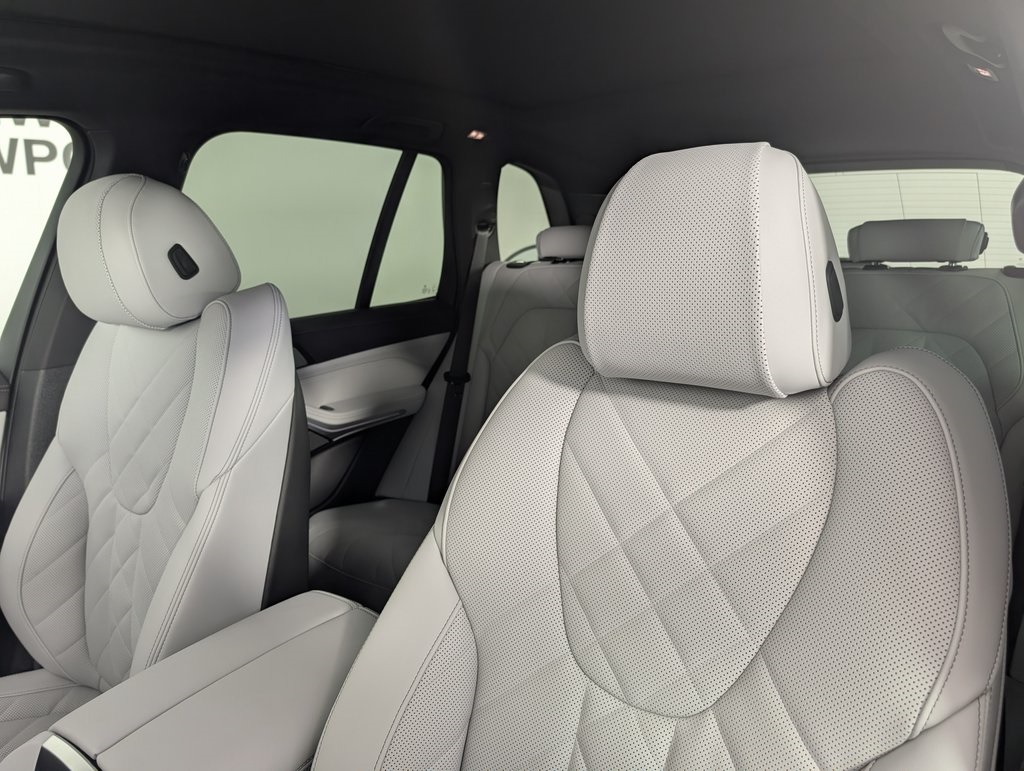 Vehicle image 13 of 58