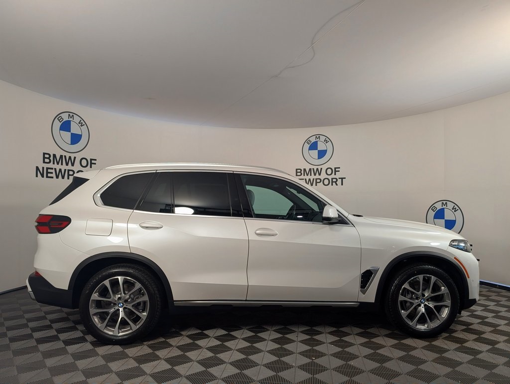 Vehicle image 4 of 58