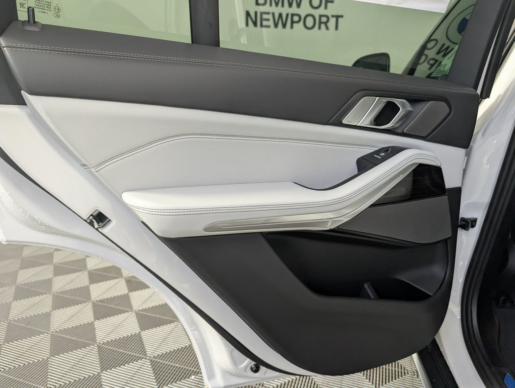 Vehicle image 21 of 58