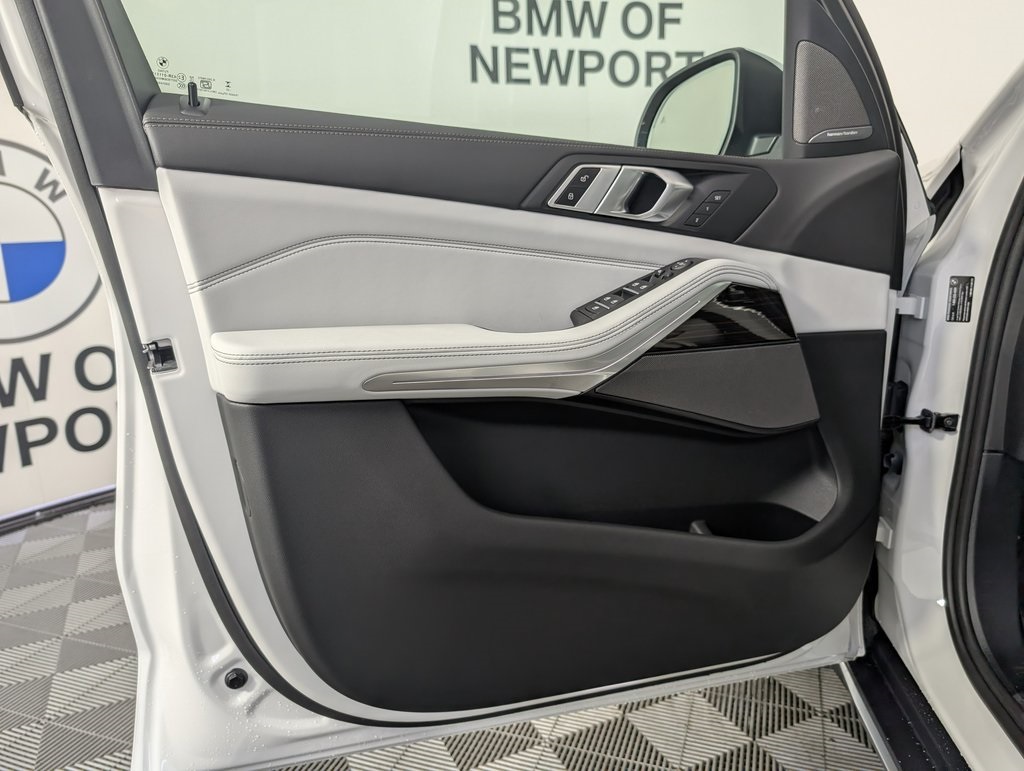 Vehicle image 20 of 58