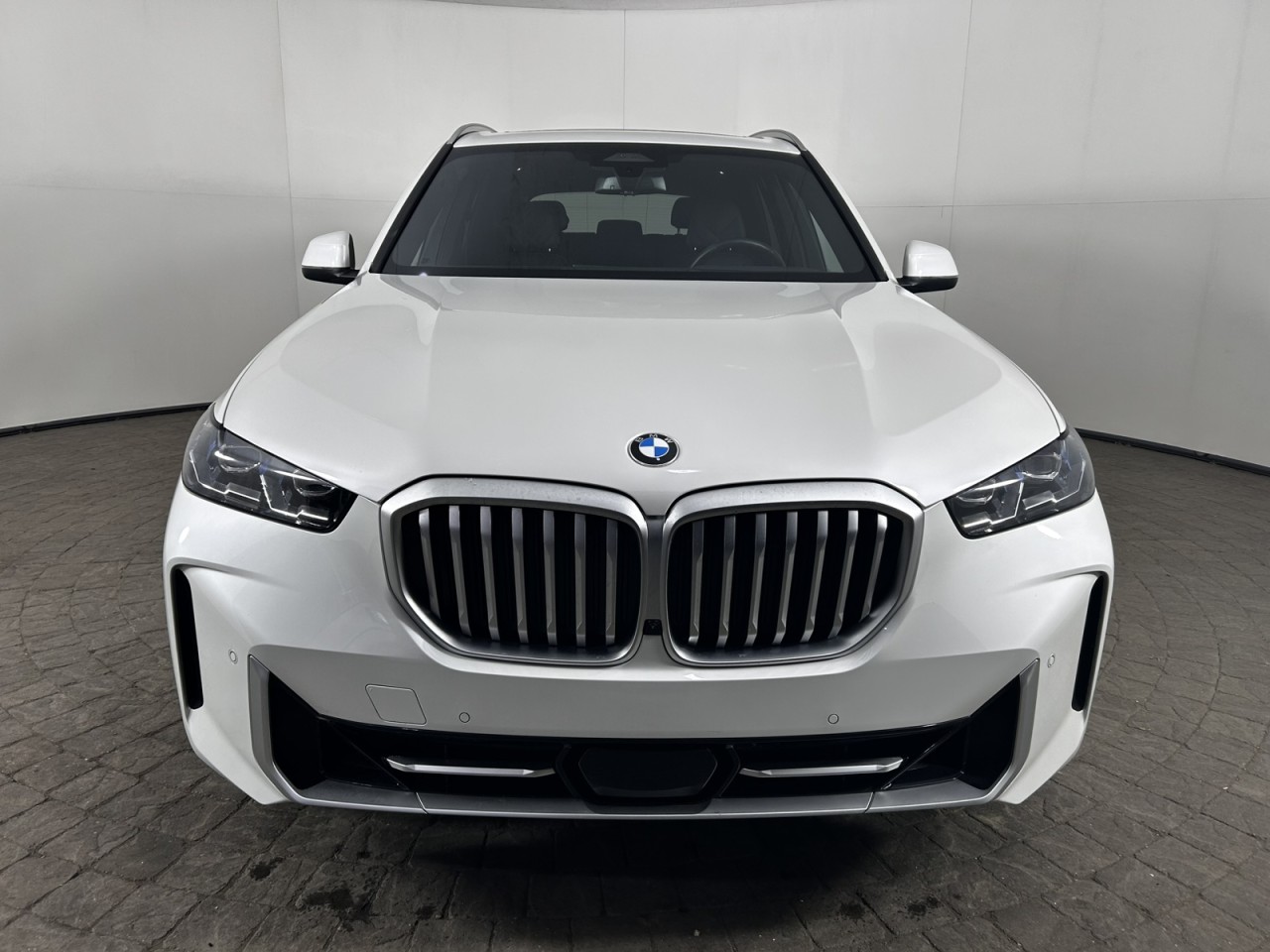 2026 BMW X5 xDrive40i Image 3 of 24
