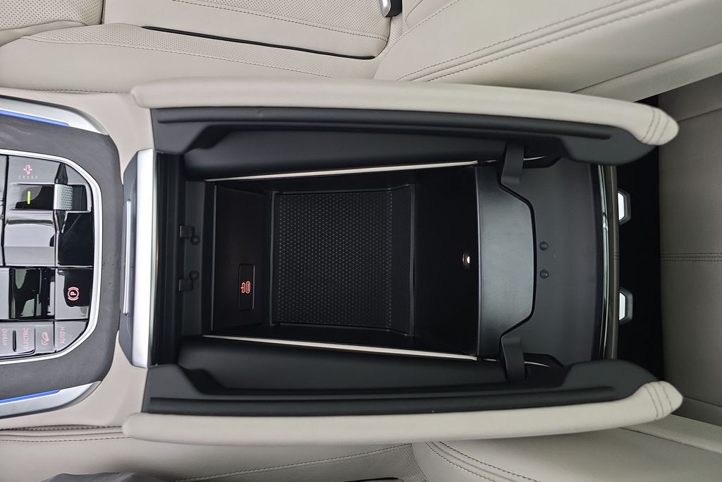 Vehicle image 22 of 32