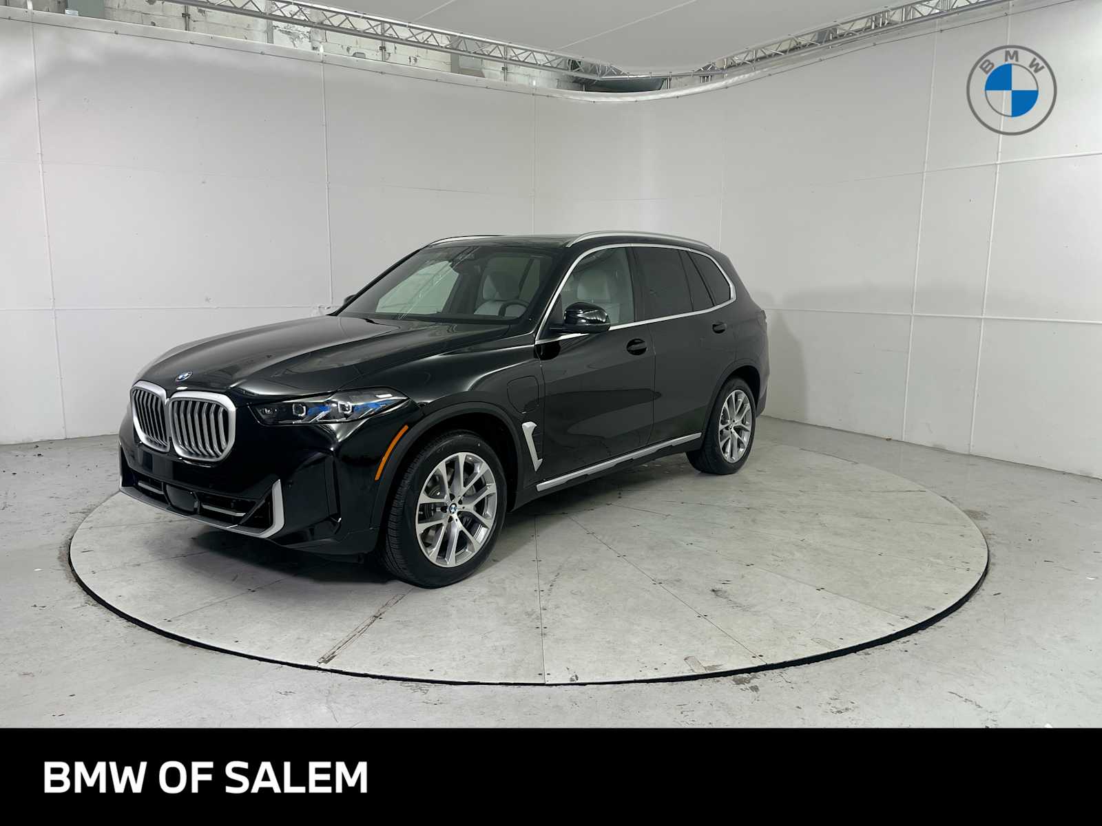 2026 BMW X5 xDrive50e Image 1 of 26