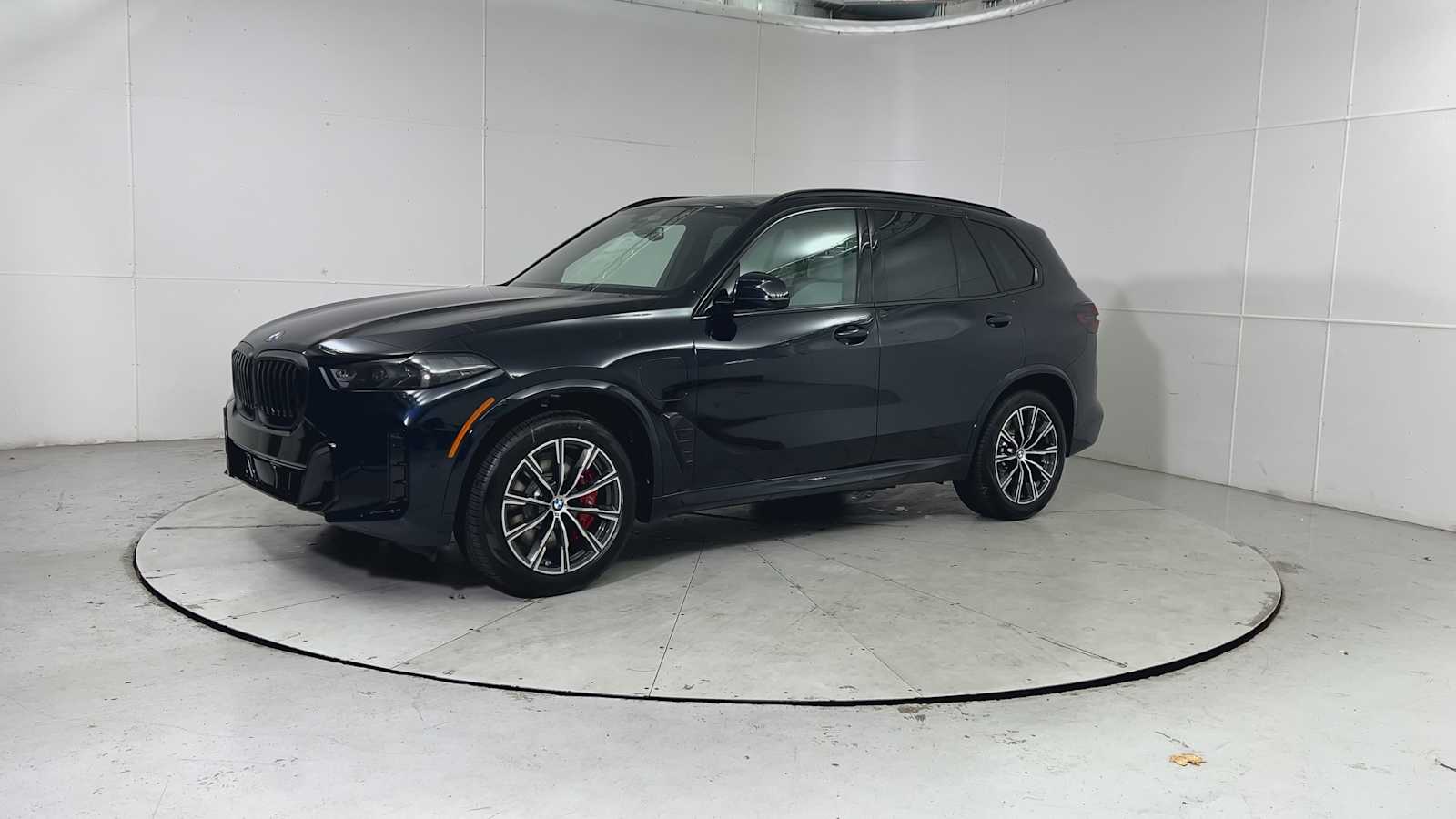 2026 BMW X5 xDrive50e Image 2 of 26