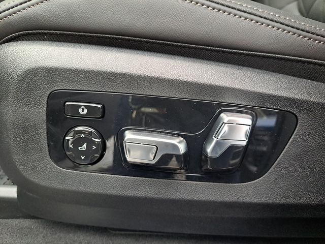 Vehicle image 32 of 37