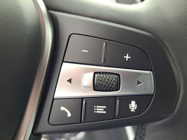 Vehicle image 25 of 37